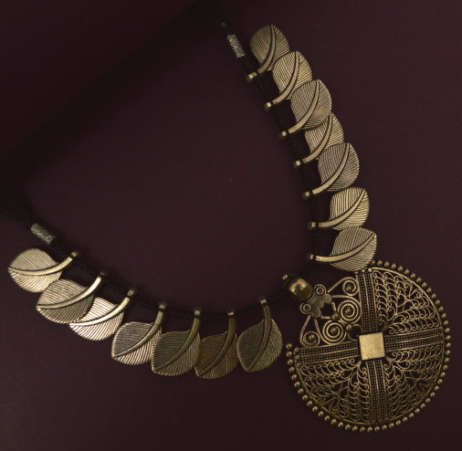 Black Dhaga Leaves Necklace