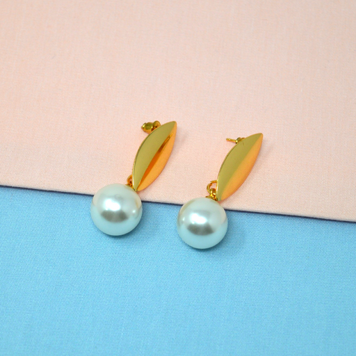 Plain Gold Pearl Modern Earring Color