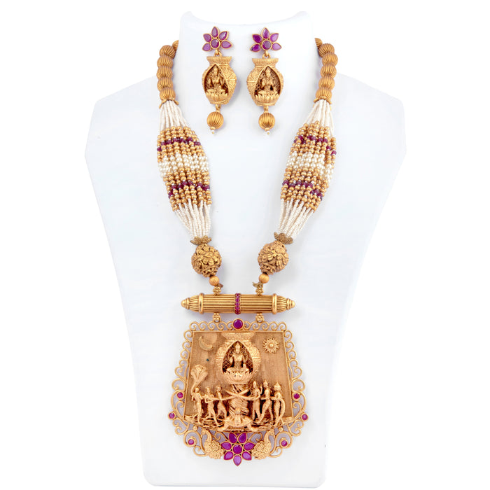 Samudra Manthan Pendent Moti Necklace Set On Mannequin