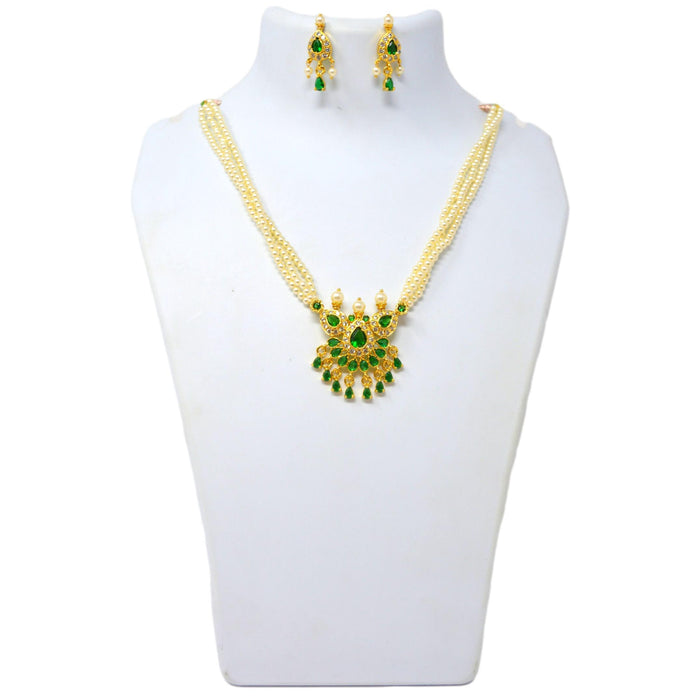 Green Stone Moti Tanmani Necklace Set On Mannequin