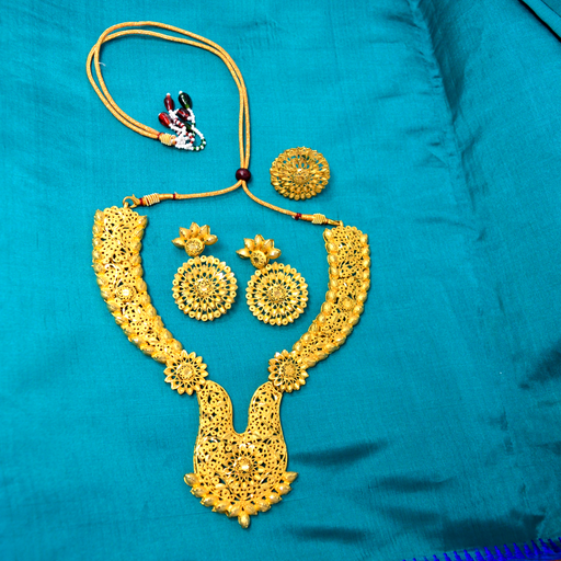 Golden Temple Finish Necklace Set Color