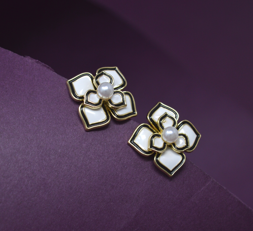 Paste Pearl Lily Studs Color