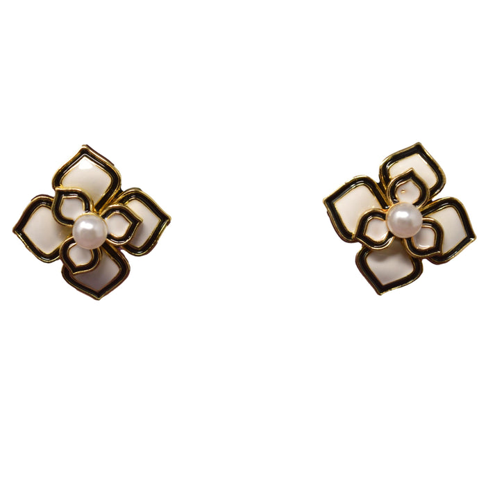 Paste Pearl Lily Studs Front