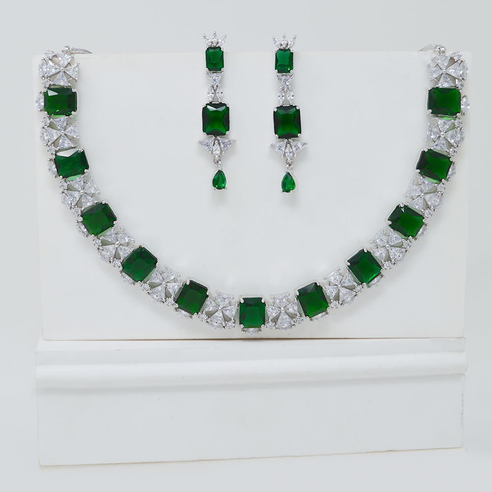 GREEN DIAMOND NECKLACE – HOUSE OF PRANIV